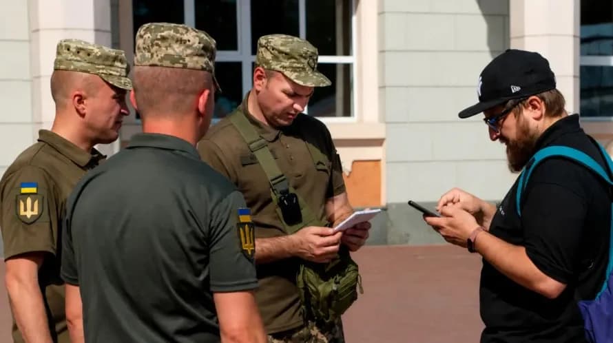 Представники ТЦК зупинили на вулиці: які документи можна вимагати та як перевірити їхні повноваження
